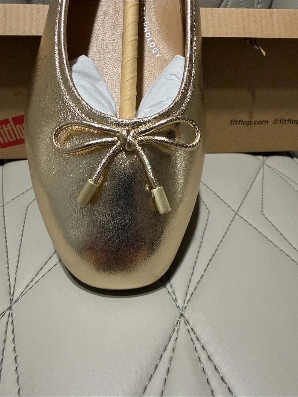 Fitflop y DELICATO BOW Gold Metallic Ballet Flats with Bow Trim - Picture 7 of 13